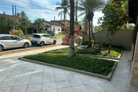 Casa à venda com 3 quartos, sendo 1 suíte,  no condomínio Morada da Praia, Bertioga - SP