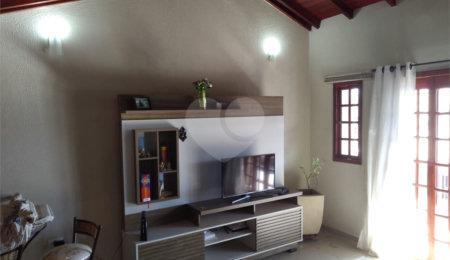 Sobrado à venda com 2 quartos em Reneville, Mairinque, SP