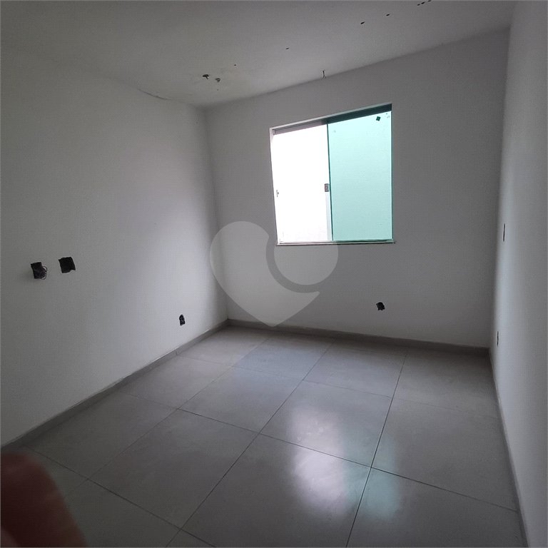 Casa à venda com 2 quartos, sendo 1 suíte, no condomínio Residencial Marlene Correia, Rio de Janeiro - RJ