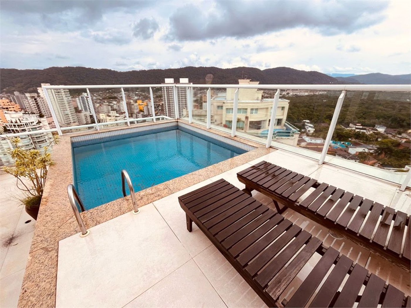 Apartamento com 3 dormitórios à venda, 285 m² por R$ 3.490.000,00 - Jardim Virginia - Guarujá/SP