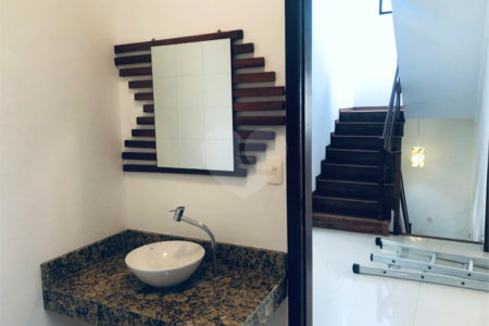 Sobrado à venda com 4 quartos, sendo 2 suítes,  em Vila Oliveira, Mogi das Cruzes, SP