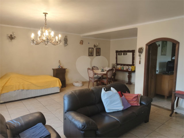 Casa à venda com 4 quartos, sendo 2 suítes,  no condomínio Chácara das Rosas, São Paulo - SP