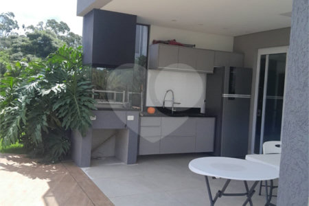 Casa à venda com 3 suítes em Moinho Velho, Cotia, SP