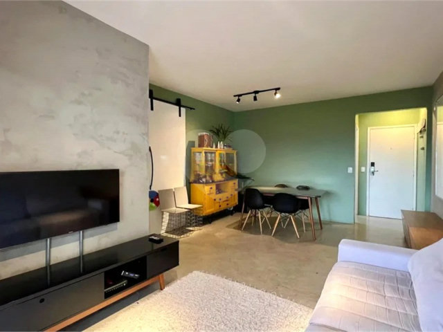 Apartamento à venda com 3 quartos, sendo 1 suíte,  em Vila Madalena, São Paulo, SP