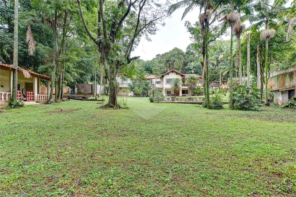 Casa à venda com 5 suítes no condomínio Chácara Flora, São Paulo - SP