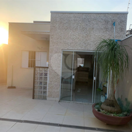 Linda casa Mobiliada e com piscina - Nova Cerejeiras - Atibaia