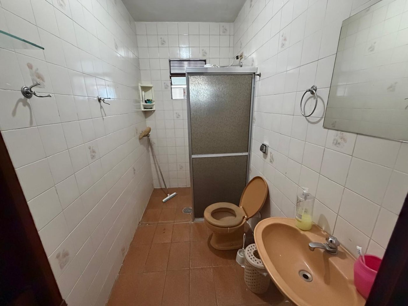 Casa Térrea à venda com 9 quartos, sendo 2 suítes, no condomínio Seranila, Monte Mor - SP