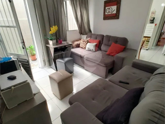 Casa à venda com 2 quartos, sendo 1 suíte,  em Parque Maria Domitila, São Paulo, SP