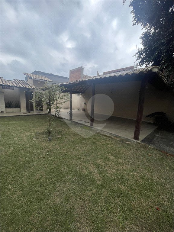Casa à venda com 5 quartos, sendo 3 suítes, no condomínio Recanto das Palmeiras, Rio de Janeiro - RJ
