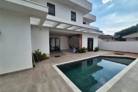Casa à venda com 3 suítes no condomínio Terras de São Francisco, Vinhedo - SP