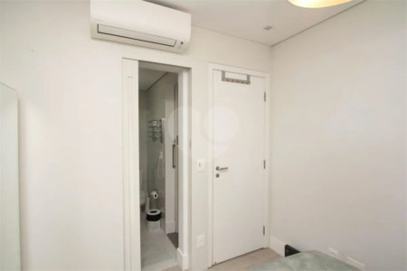 Apartamento à venda com 3 quartos, sendo 1 suíte,  em Vila Olímpia, São Paulo, SP