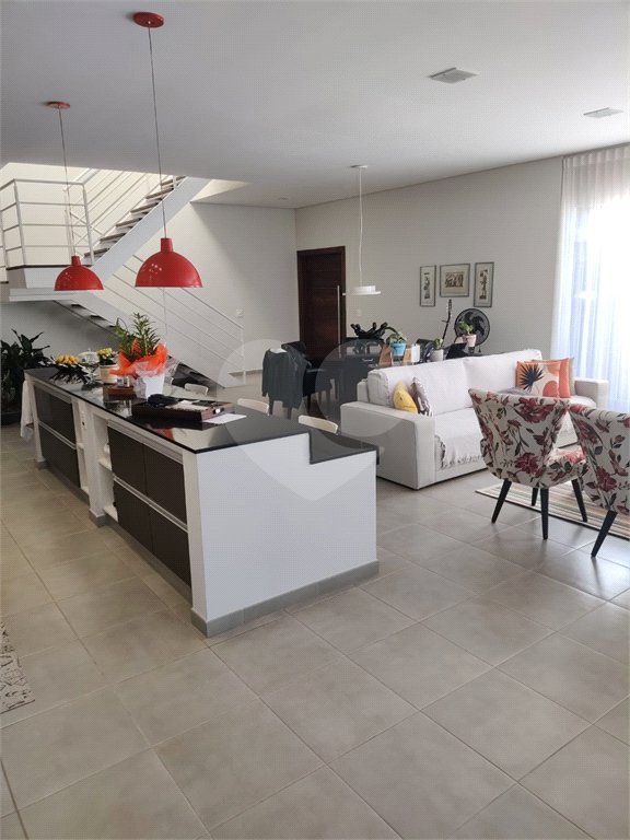 Casa à venda com 4 quartos, sendo 3 suítes, no condomínio Estância Marambaia, Vinhedo - SP
