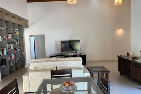Casa à venda com 3 quartos, sendo 1 suíte, no condomínio Vale do Lago, Sorocaba - SP