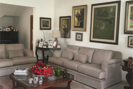 Casa à venda com 4 suítes em Jardim Leonor, São Paulo, SP