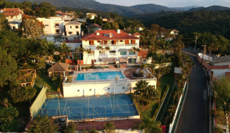 Casa à venda com 8 quartos, sendo 5 suítes,  no condomínio Gleba II, Mairiporã - SP