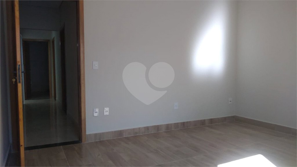 Casa à venda com 3 quartos, sendo 1 suíte, no condomínio Terras da Estância, Paulínia - SP