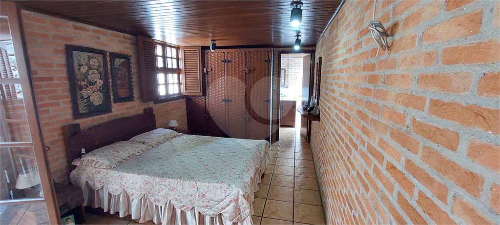 Casa à venda com 3 quartos, sendo 2 suítes, no condomínio Alpes de Caieiras, Caieiras - SP