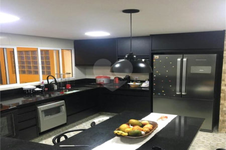 Casa à venda com 4 quartos, sendo 2 suítes, em Jardim Samara, São Paulo, SP
