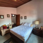 Casa de Vila à venda ou para alugar com 4 quartos, sendo 2 suítes, em Jardim Leonor, São Paulo, SP