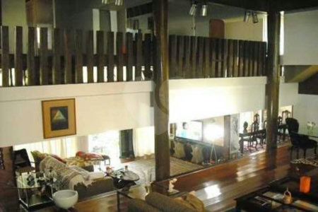 Sobrado à venda com 4 quartos, sendo 3 suítes,  em Alto da Boa Vista, São Paulo, SP