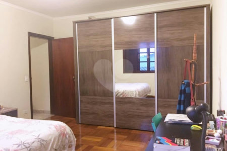 Sobrado à venda com 4 quartos, sendo 1 suíte, em Jardim Sarah, São Paulo, SP