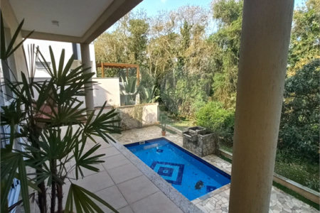 Sobrado à venda com 3 quartos, sendo 2 suítes, em Aruã, Mogi das Cruzes, SP