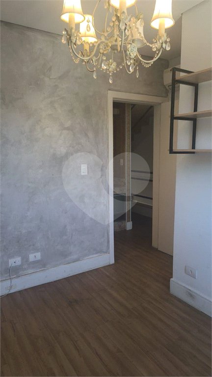 Casa à venda com 3 quartos, sendo 1 suíte, no condomínio Recanto das Araucárias, Suzano - SP