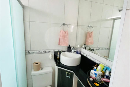 Casa à venda com 4 quartos, sendo 1 suíte,  em Jardim Stella, Santo André, SP