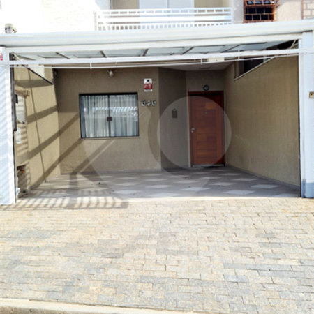 Sobrado à venda com 3 quartos, sendo 1 suíte,  em Jardim Leocádia, Sorocaba, SP