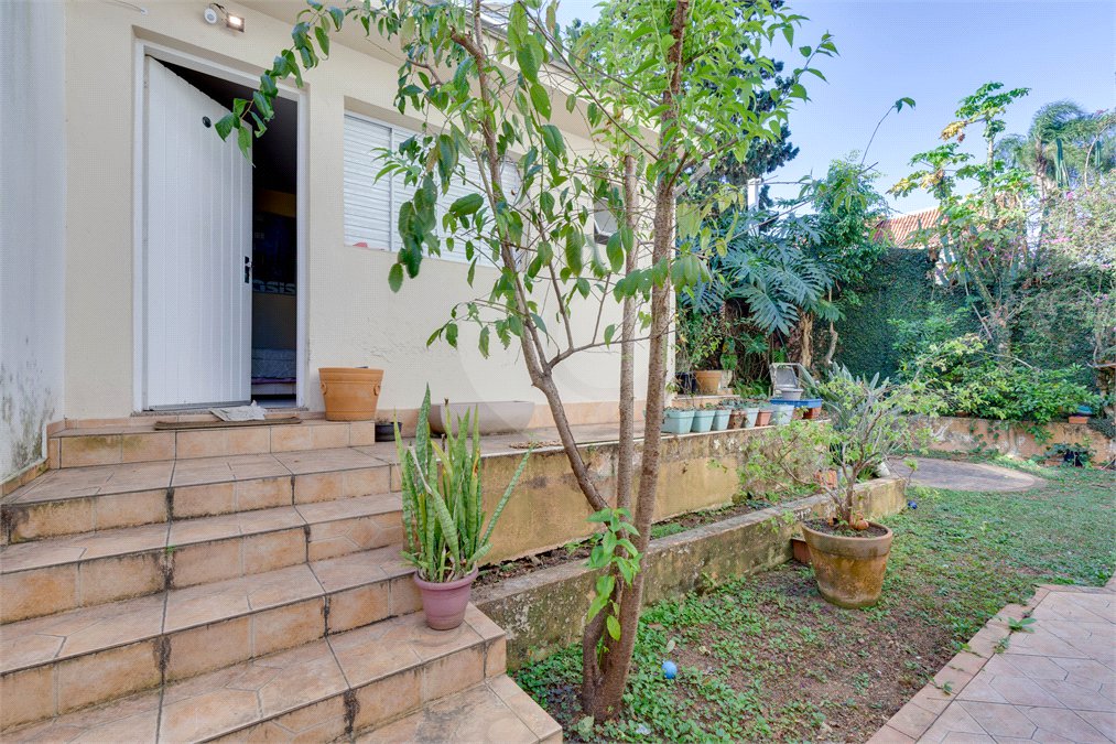 Casa de Vila à venda com 4 quartos, sendo 3 suítes, em Granja Julieta, São Paulo, SP
