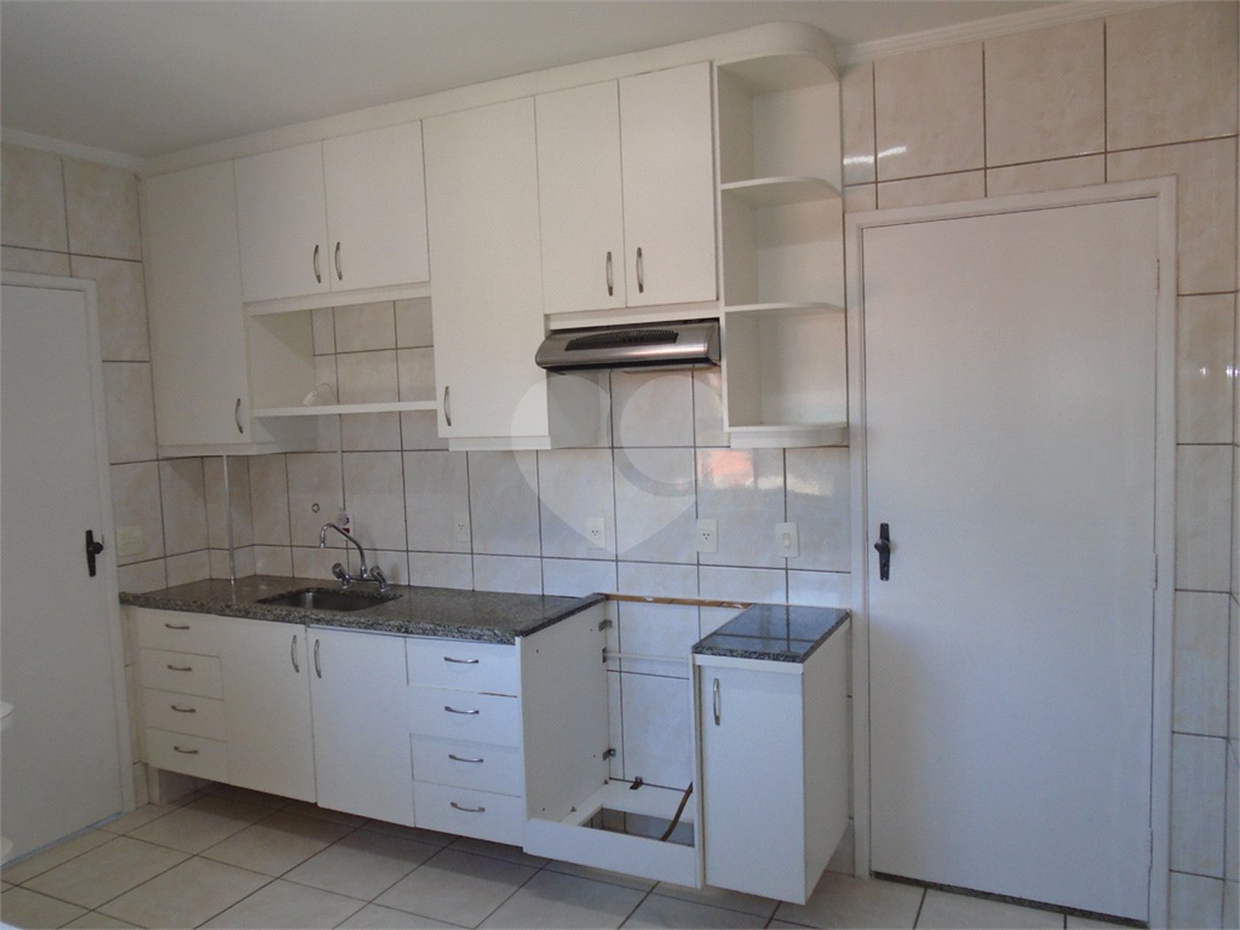 Apartamento à venda com 3 quartos, sendo 1 suíte, em Vila Oliveira, Mogi das Cruzes, SP