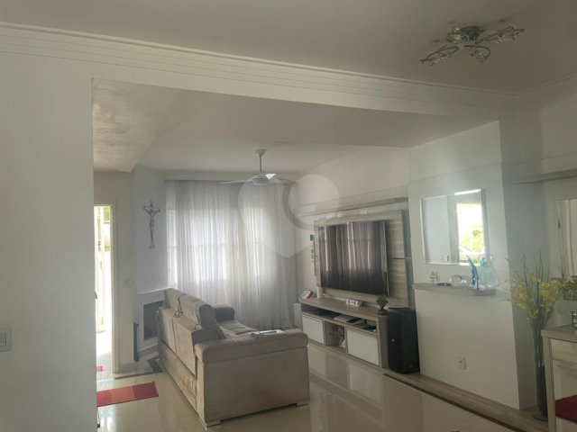 Casa à venda com 4 quartos, sendo 3 suítes,  no condomínio The House, São Paulo - SP