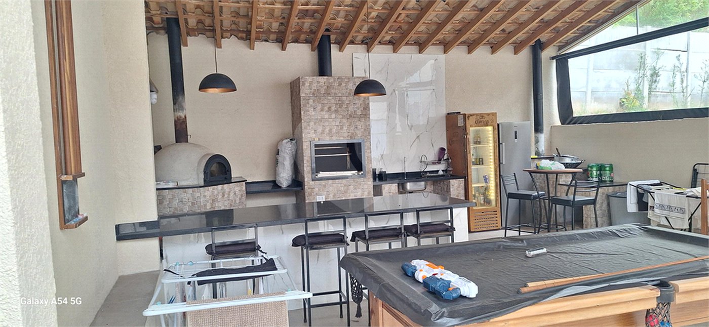 Casa à venda com 4 quartos, sendo 3 suítes, no Centro, Bom Jesus dos Perdões, SP