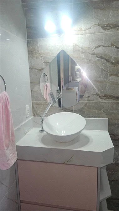 Indaiatuba- condominio Vale das Laranjeiras - Itaici - Terreno 3040,00 ms- construida 220ms - 3 dormitórios, sendo 2 suítes e uma suíte master com closet, além de uma sala ampla com 3 ambientes, Cozinha planejada,, campo de futebol/vôlei, Area de lazer com piscina, espaço gourmet com churrasque