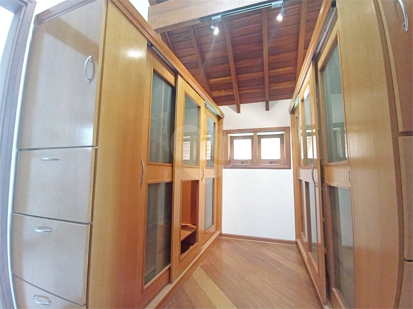 Casa à venda com 3 quartos, sendo 1 suíte,  no condomínio Estância Marambaia, Vinhedo - SP