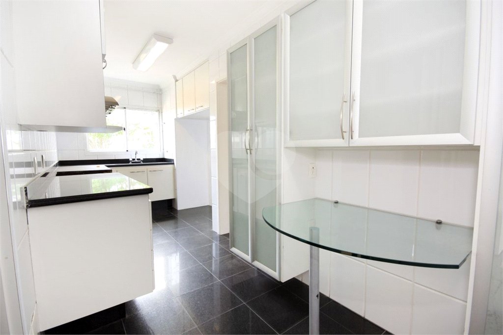 Apartamento à venda com 3 quartos, sendo 1 suíte, em Alto da Boa Vista, São Paulo, SP