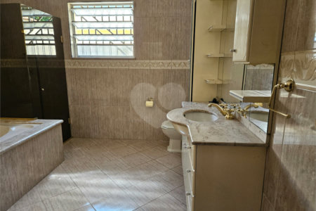 Casa à venda com 3 quartos, sendo 1 suíte,  em Água Branca, São Paulo, SP