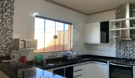 Casa à venda com 4 quartos, sendo 1 suíte,  em Vila Morumbi, São Carlos, SP