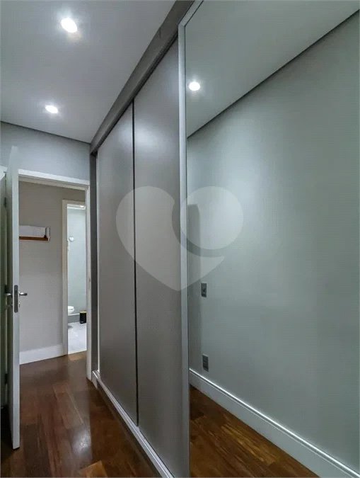 Apartamento mobiliado de 102 m² para locação no Centro de São Bernardo do Campo, com 3 dormitórios, 1 suíte, varanda gourmet com vista para o Paço Municipal, 2 vagas e lazer completo.
