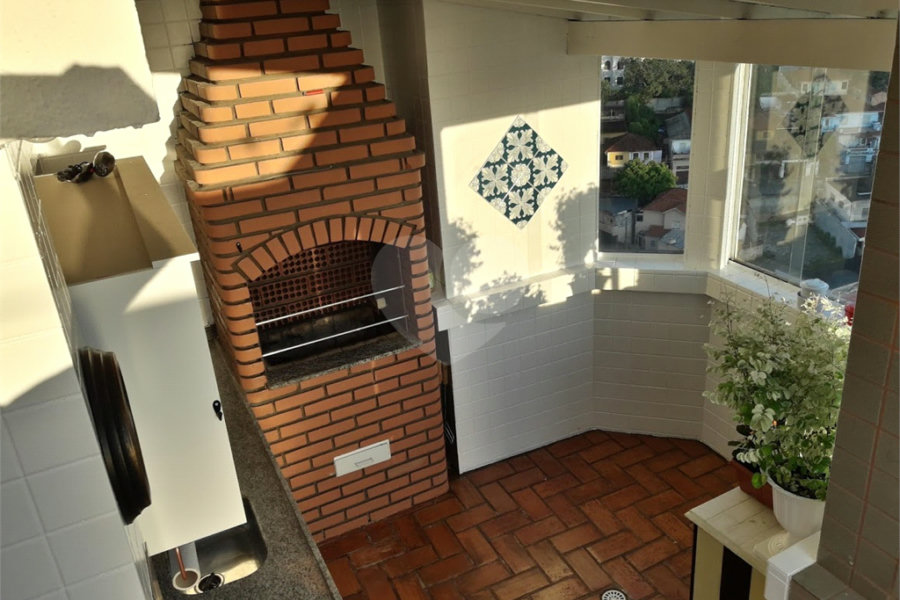 COBERTURA COM PISCINA E CHURRASQUEIRA NA CASA VERDE.