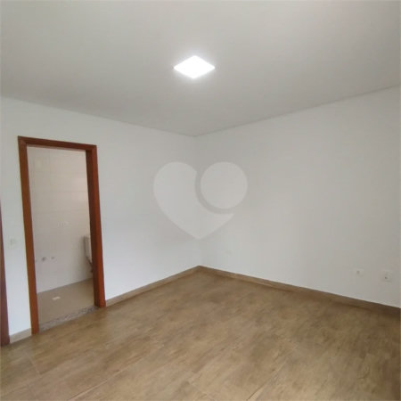 Sobrado à venda, 3 suítes, garagem, a 300 m do metrô Vila Matilde