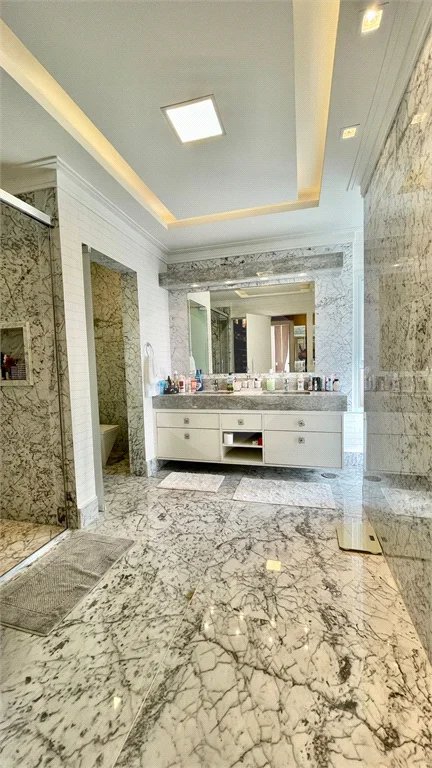 Belíssima casa à venda com 700 m² no Condomínio Tamboré, em Alphaville!!!