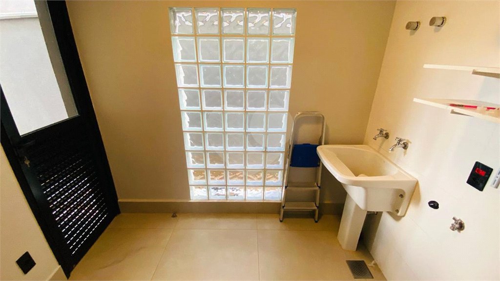 Casa à venda com 3 suítes no condomínio Euroville II, Bragança Paulista - SP