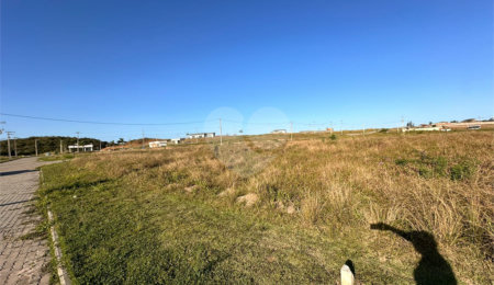 Terreno em condomínio à venda em Boa Vista, São Pedro da Aldeia, RJ