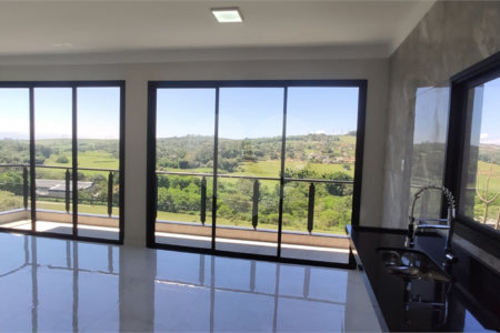 Casa à venda com 3 quartos, sendo 1 suíte,  no condomínio Reserva do Vale, Caçapava - SP
