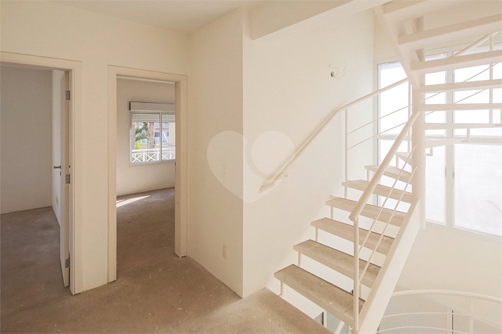 Casa à venda com 4 quartos, sendo 2 suítes, no condomínio Bristol Village, São Paulo - SP