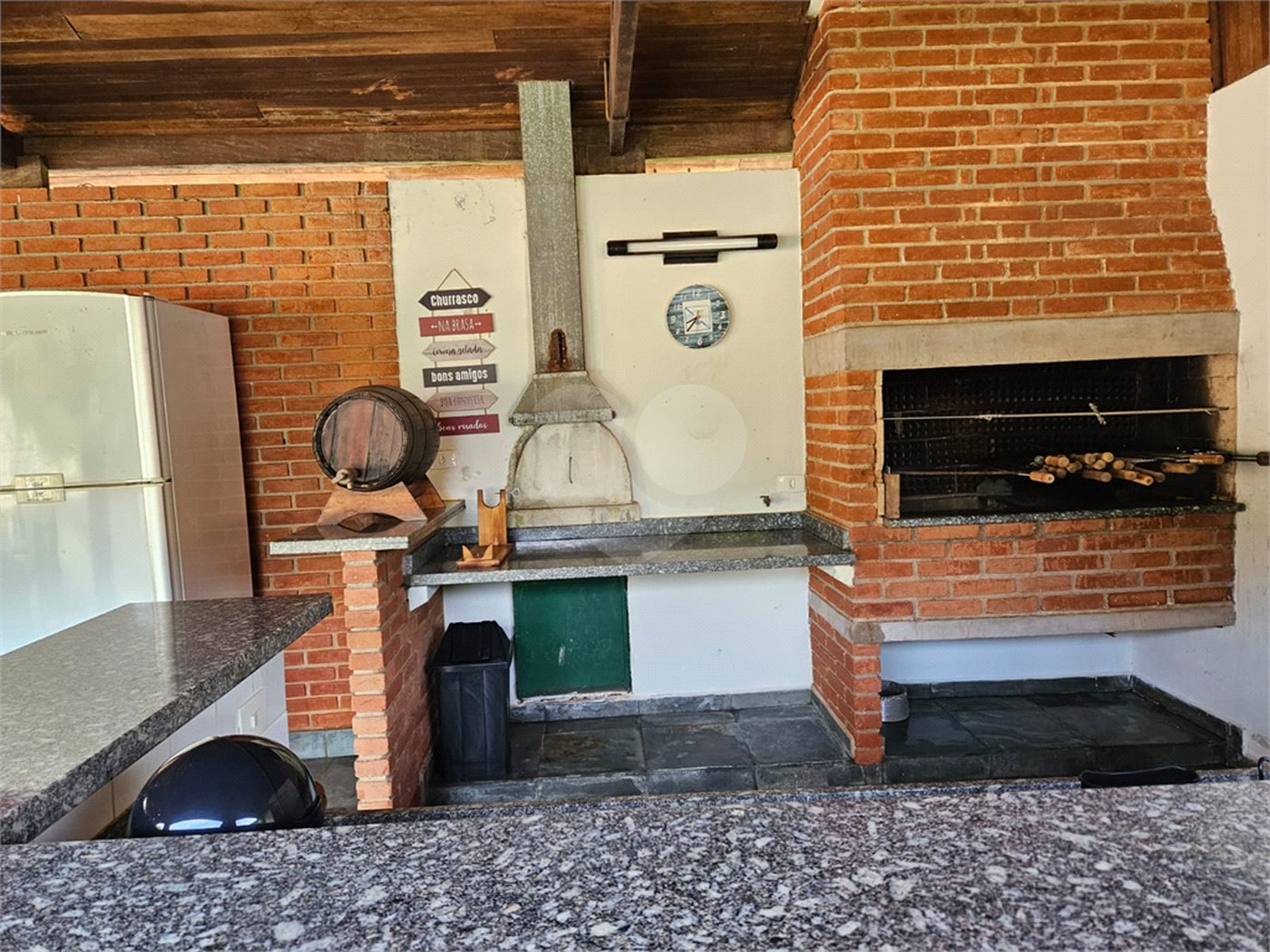 Sítio à venda com 6 quartos, sendo 1 suíte,  em Bairro do Cambará, São Roque, SP