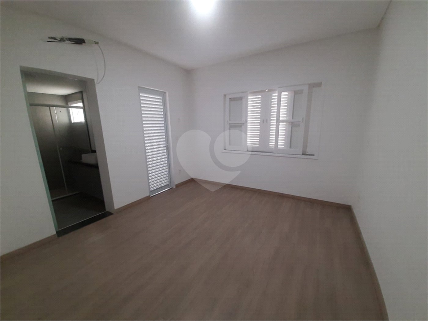 Sobrado à venda com 4 quartos, sendo 3 suítes, em Vila Paulicéia, São Paulo, SP