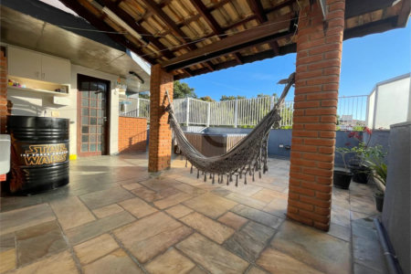 Casa à venda com 3 quartos, sendo 1 suíte, no condomínio Residencial Via Veneto, São Paulo - SP