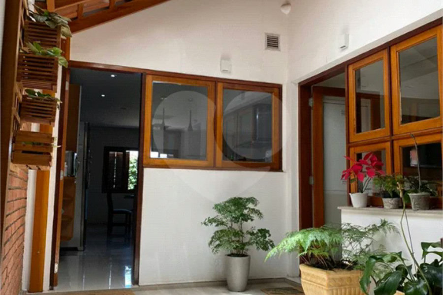 Sobrado à venda com 4 quartos, sendo 1 suíte, em Tremembé, São Paulo, SP